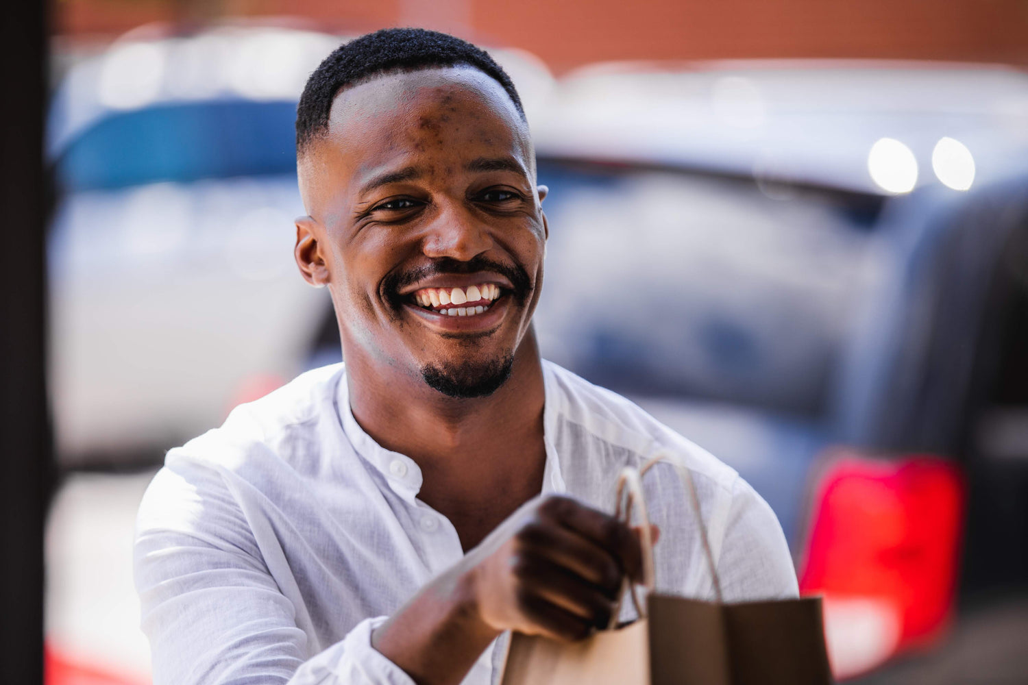 delivery-man-mattress-xperts-wearing-white-shirt-